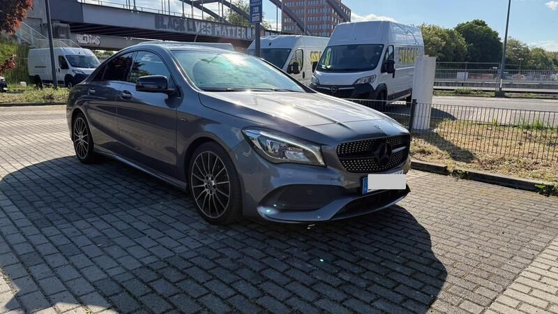 Grau Gebraucht 2018 Mercedes CLA200 AMG line Coupé | 21.500 € (Fairer Preis) - Bild 1/4