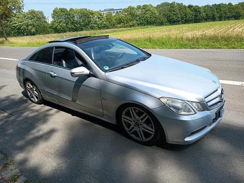 Silber Gebraucht 2009 Mercedes 350 Coupé | 7.000 € - Bild 1/4
