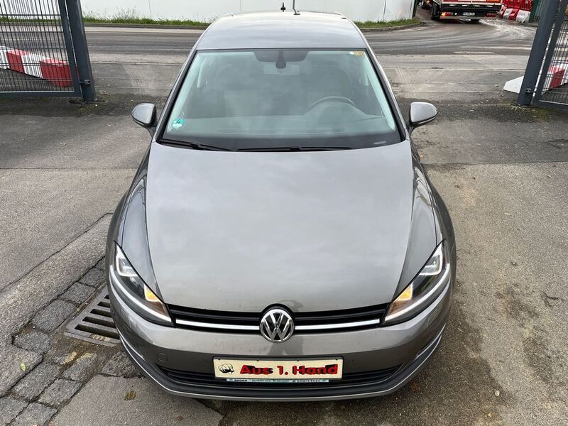 Grau Gebraucht 2015 VW Golf VII Limousine | 8.900 € (Fairer Preis) - Bild 1/4