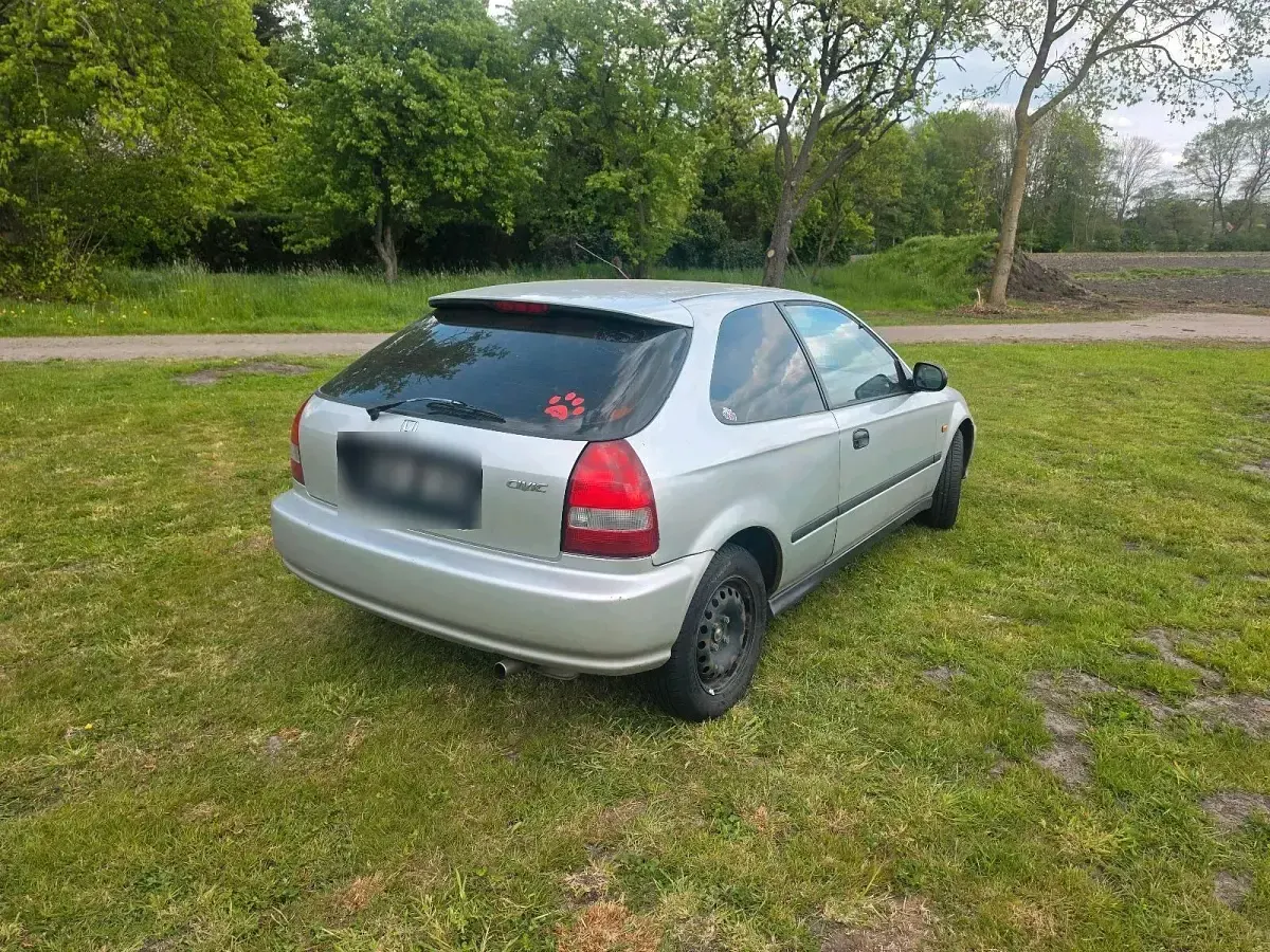 Second-hand Honda Civic 75 CP (55 kW) 2000 Argintiu Hatchback