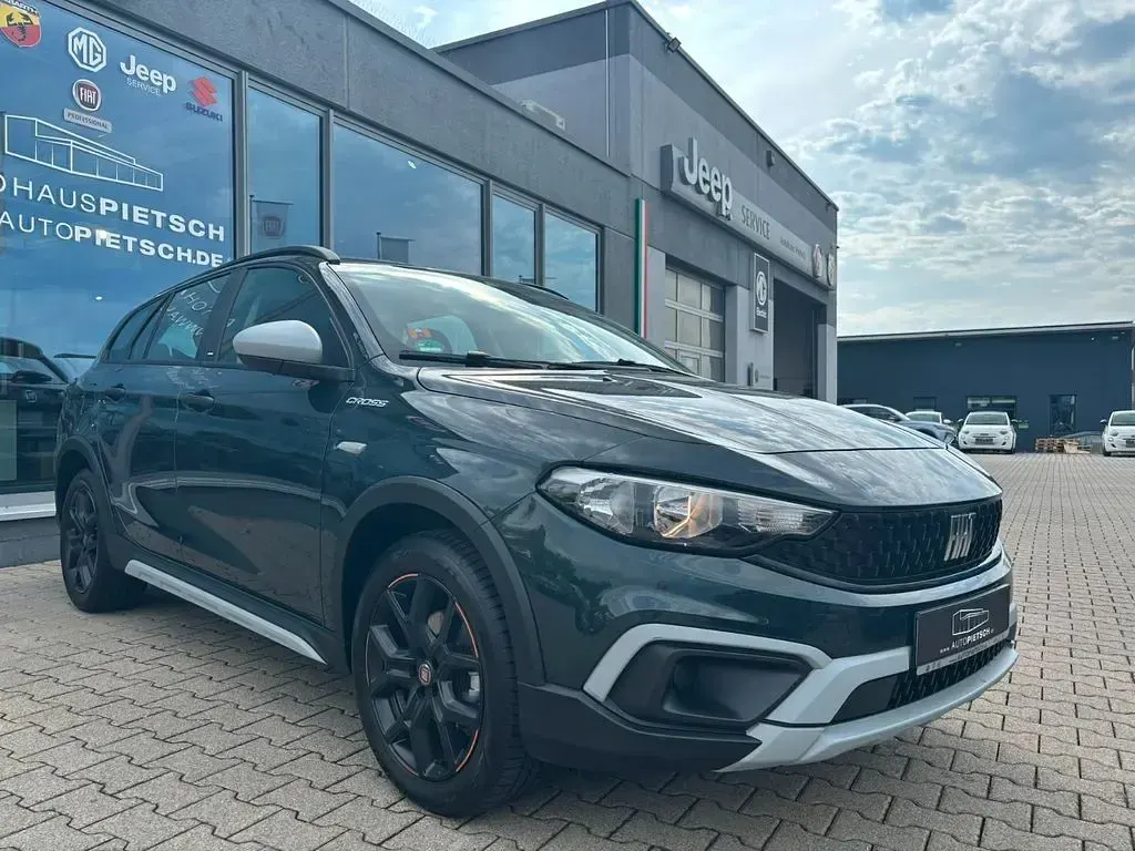 Gebraucht Fiat Tipo Garmin 131 PS (96 kW) 2023 Grün Limousine