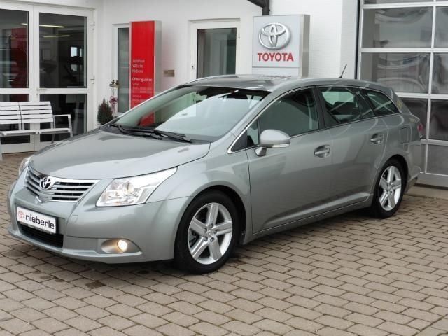 Silber metallic Gebraucht 2010 Toyota Avensis Sol Kombi | 13.380 € - Bild 1/4