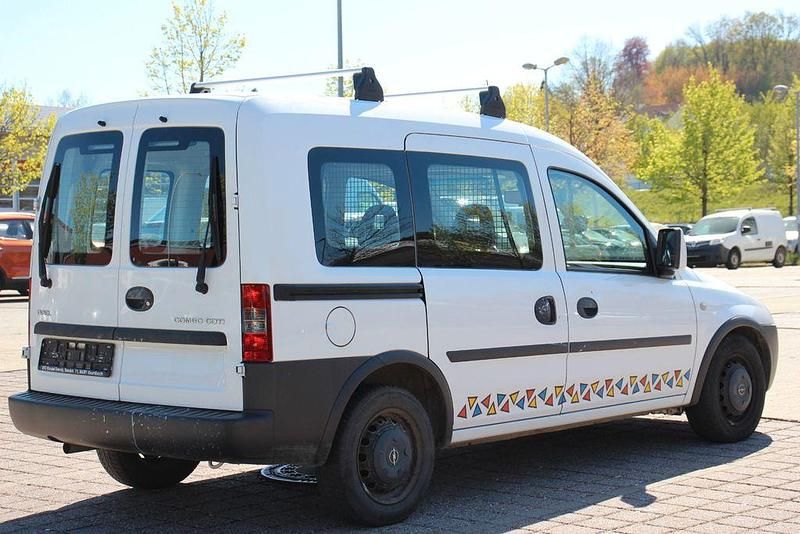 Second-hand Opel Combo 75 CP (55 kW) 2010 Alb Monovolum
