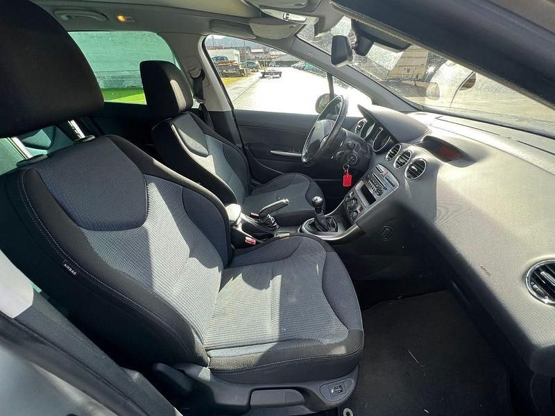 Gebraucht Peugeot 308 SW Family 120 PS (88 kW) 2012 Silber Kombi