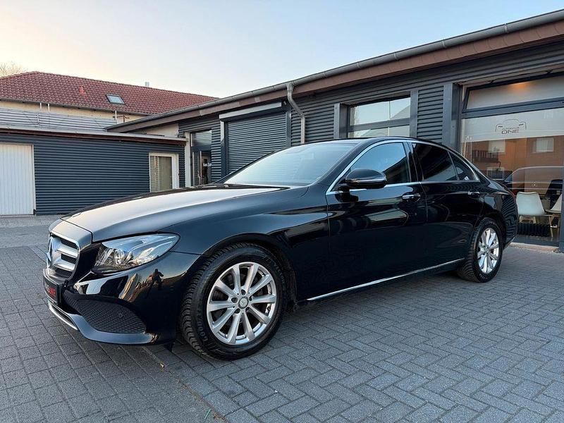 Gebraucht Mercedes E220 Avantgarde 194 PS (142 kW) 2018 Schwarz Limousine