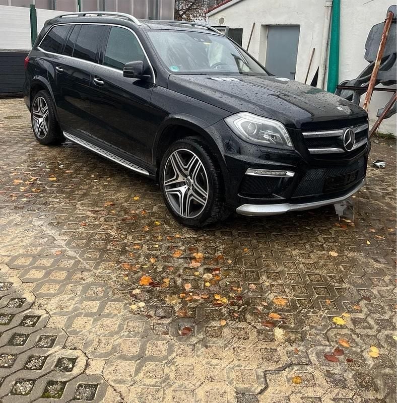 Schwarz Gebraucht 2012 Mercedes GL63 AMG AMG SUV | 22.500 € - Bild 1/4