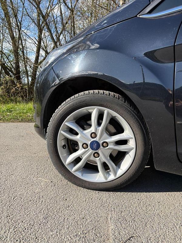 Gebraucht Ford Fiesta Titanium 101 PS (74 kW) 2016 Schwarz Kleinwagen