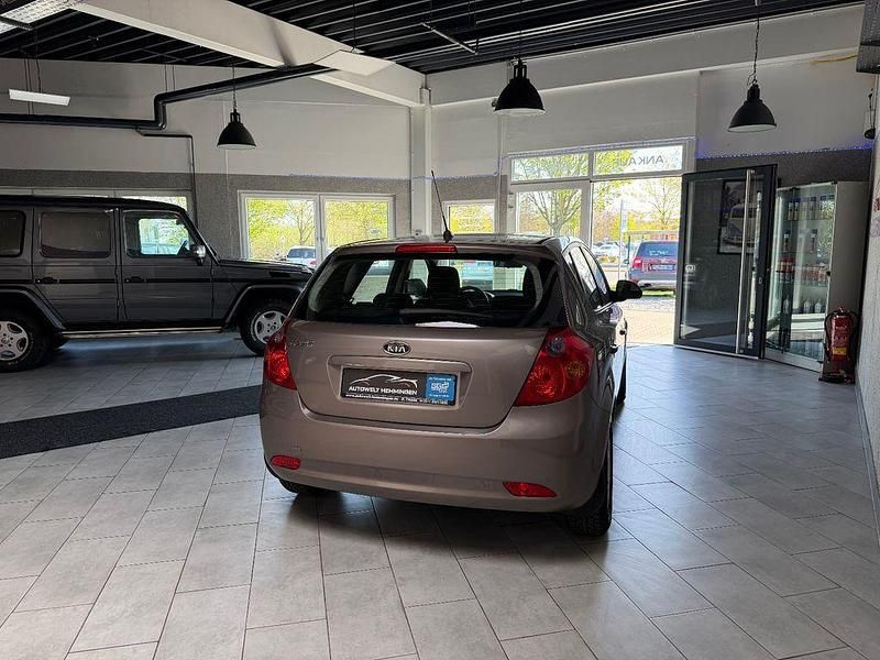 Second-hand Kia Ceed Basis 109 CP (80 kW) 2009 Bej Hatchback