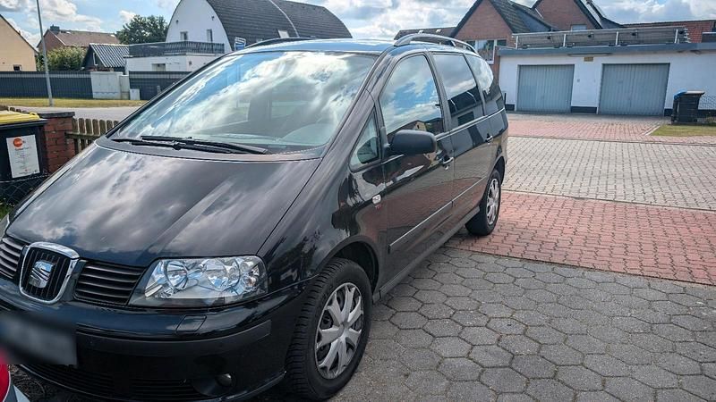 Schwarz Gebraucht 2008 Seat Alhambra Vigo Van / Kleinbus | 4.199 € (Etwas zu teuer) - Bild 1/4