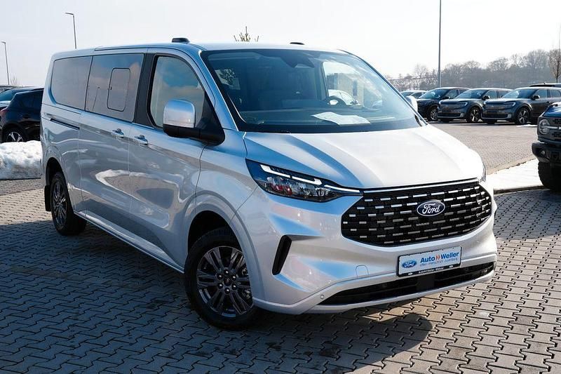 Neu Ford Tourneo Titanium 150 PS (110 kW) 2026 Silber Van / Kleinbus