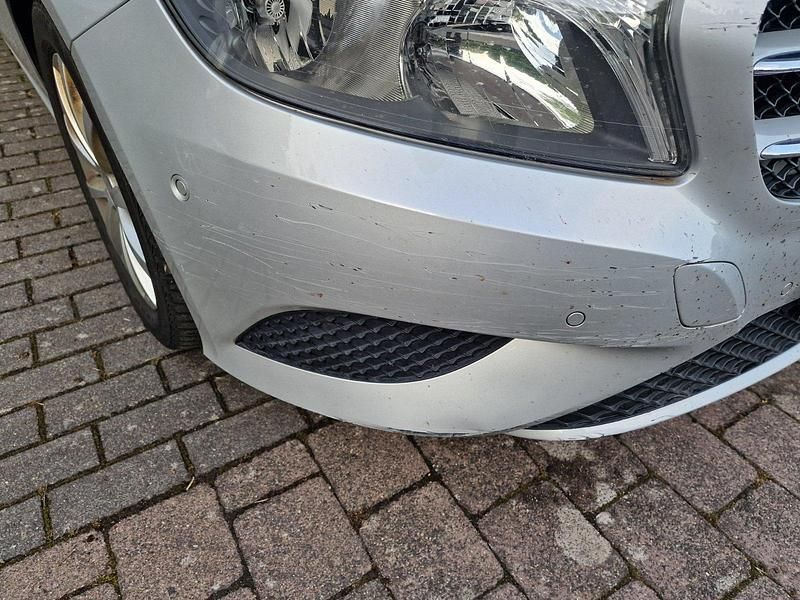 Gebraucht Mercedes A180 122 PS (89 kW) 2014 Silber Kleinwagen