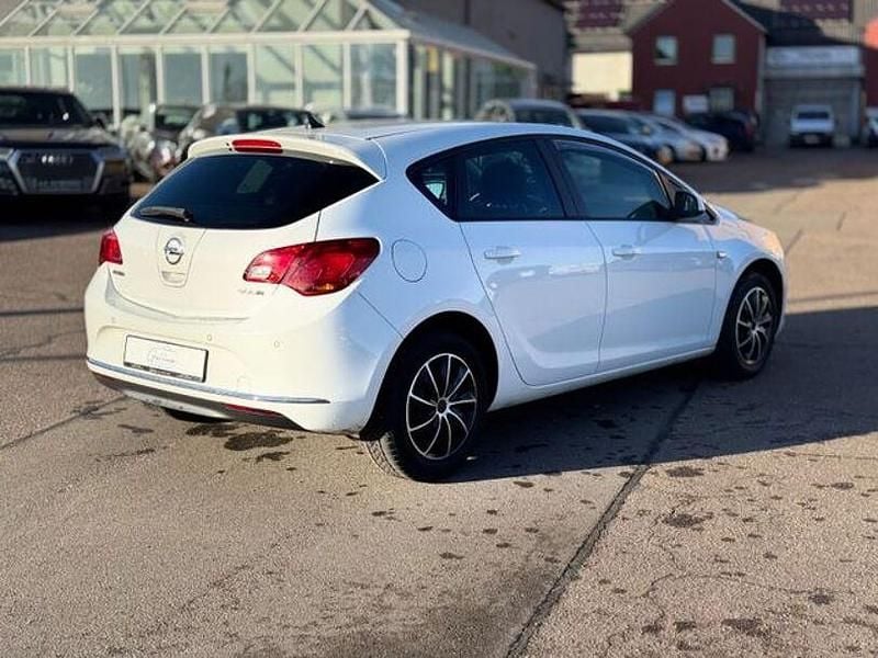 Gebraucht Opel Astra Style 162 PS (119 kW) 2015 Weiß Limousine