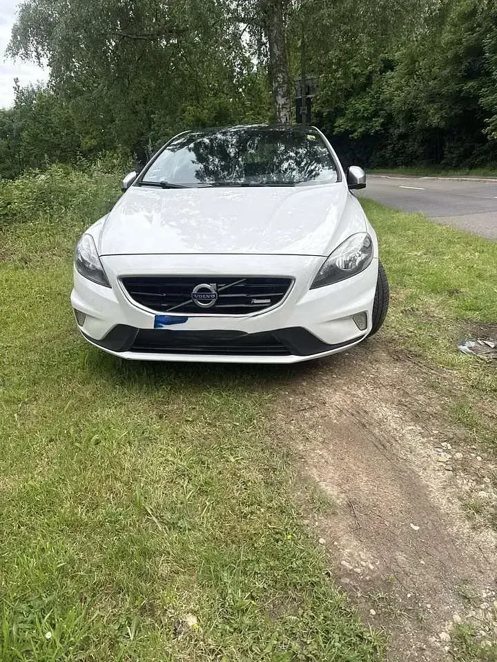 Gebraucht Volvo V40 150 PS (110 kW) 2012 Weiß Kleinwagen