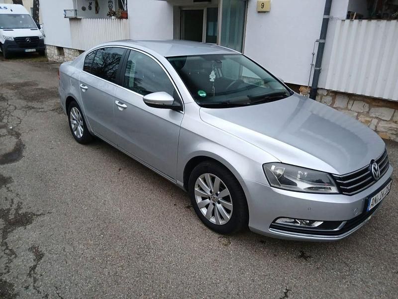 Gebraucht VW Passat Comfortline 140 PS (102 kW) 2014 Grau Limousine