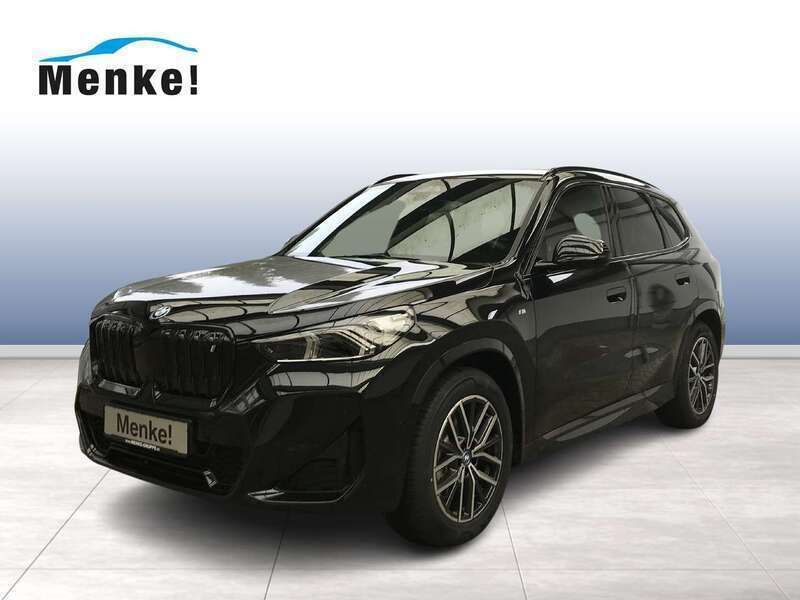 Saphireschwarz metallic Gebraucht 2023 BMW iX1 M Sport SUV | 52.999 € - Bild 1/4