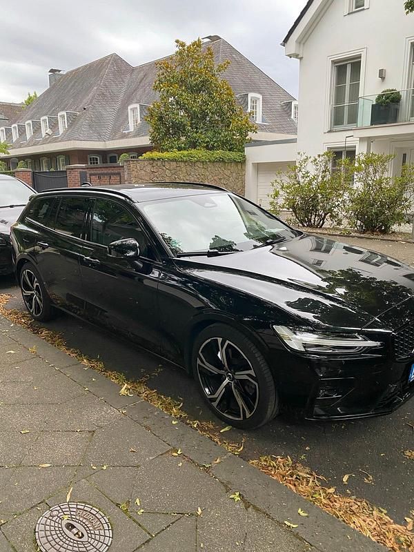 Schwarz Gebraucht 2024 Volvo V60 Plus Kombi | 40.600 € (Etwas zu teuer) - Bild 1/4