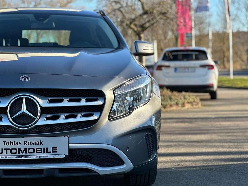 Gebraucht Mercedes GLA180 122 PS (89 kW) 2017 Grau SUV