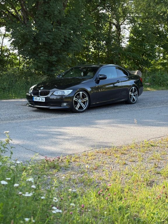 Schwarz Gebraucht 2010 BMW 320 Cabriolet Cabrio | 10.800 € (Fairer Preis) - Bild 1/4
