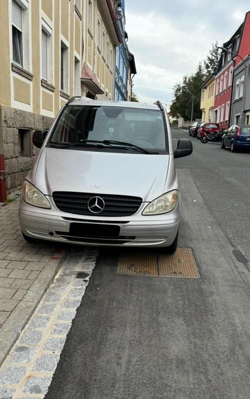 Grau Gebraucht 2004 Mercedes Vito Van / Kleinbus | 4.000 € - Bild 1/4