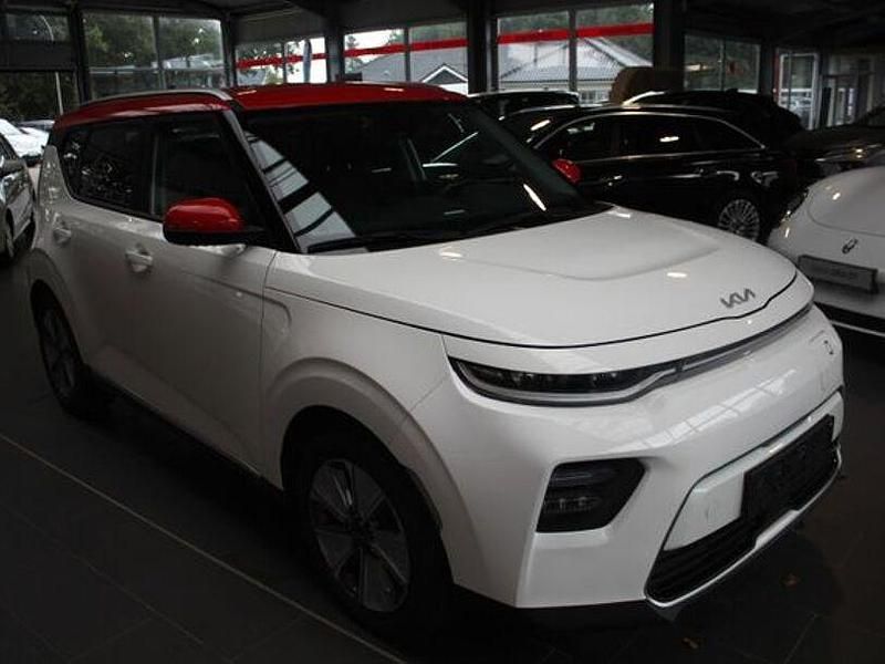 Rot Gebraucht 2021 Kia Soul EV Vision SUV | 18.490 € (Teuer) - Bild 1/4