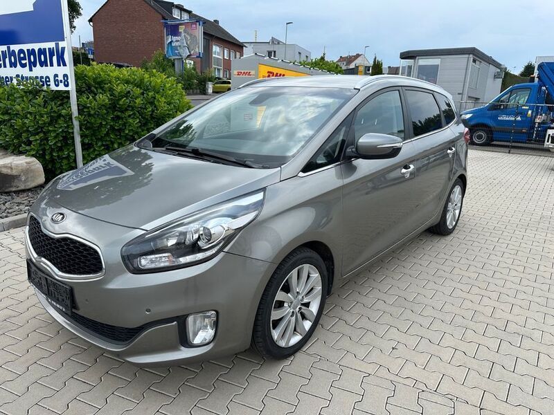 Grau Gebraucht 2014 Kia Carens Spirit Van / Kleinbus | 6.499 € (Fairer Preis) - Bild 1/4