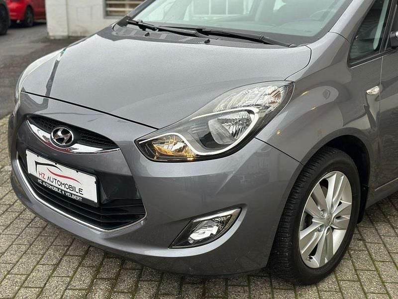 Gebraucht Hyundai ix20 125 PS (91 kW) 2014 Grau Kleinwagen