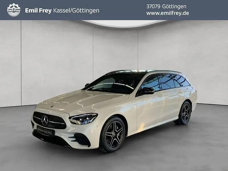 Weiß Gebraucht 2021 Mercedes E300 AMG Kombi | 38.730 € (Etwas zu teuer) - Bild 1/4