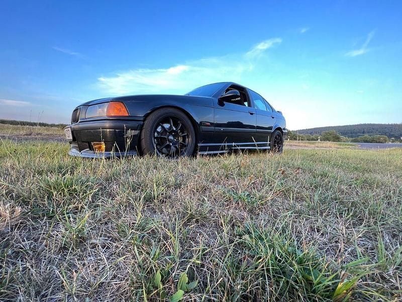 Schwarz Gebraucht 1996 BMW 328 M Sport Limousine | 19.900 € - Bild 1/3