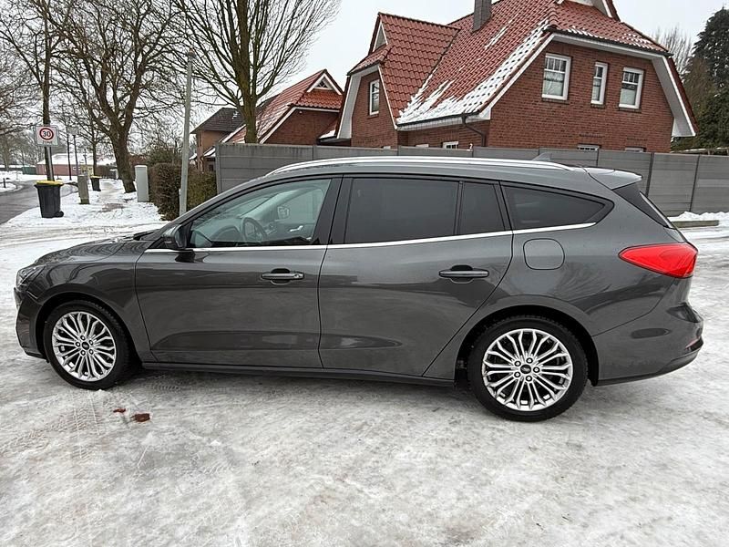 Gebraucht Ford Focus Titanium 150 PS (110 kW) 2019 Grau Kombi