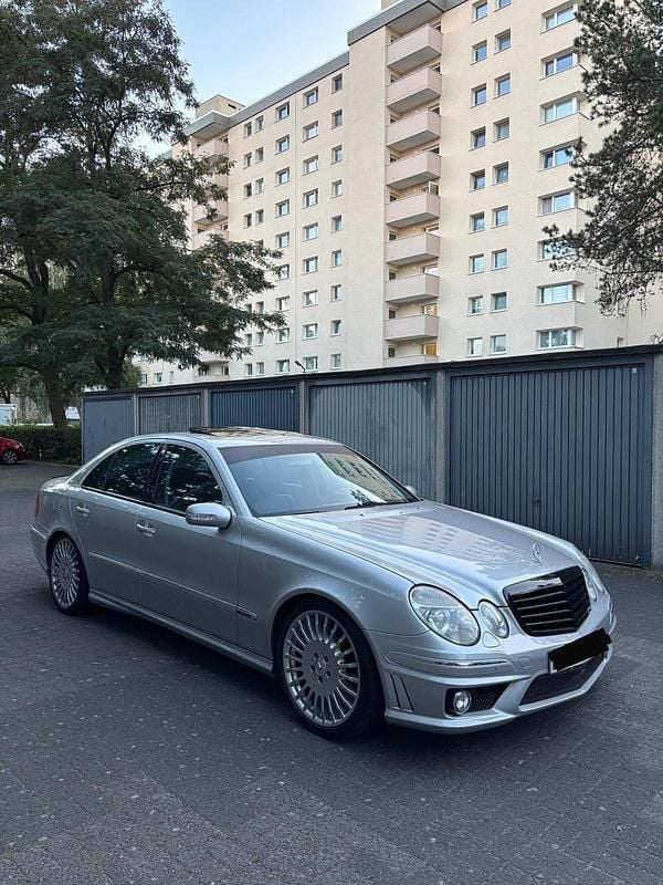 Silber Gebraucht 2002 Mercedes E63 AMG Avantgarde Limousine | 7.500 € - Bild 1/4