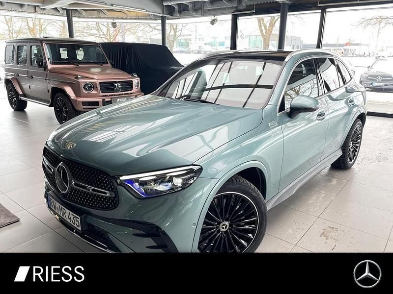 Gebraucht Mercedes GLC450 AMG line 367 PS (269 kW) 2026 Metalliclack verdesilber SUV