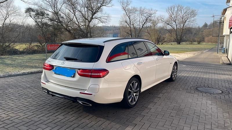Gebraucht Mercedes E300 AMG line 306 PS (225 kW) 2019 Weiß Kombi