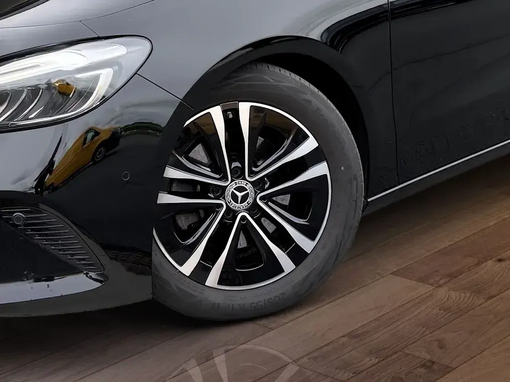 Gebraucht Mercedes B180 Progressive 136 PS (100 kW) 2023 Schwarz Kleinwagen