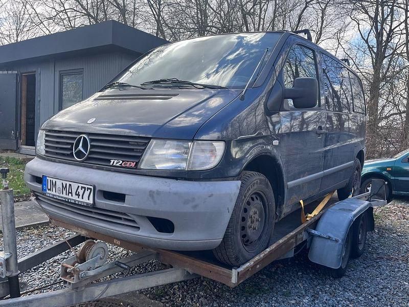 Gebraucht Mercedes Vito 122 PS (89 kW) 2003 Schwarz Van