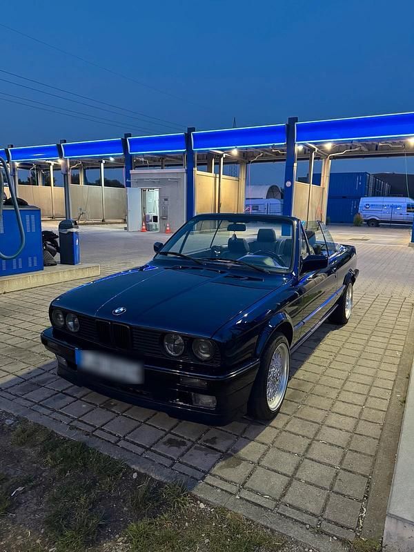 Blau Gebraucht 1992 BMW 320 Cabriolet Cabrio | 16.990 € - Bild 1/4