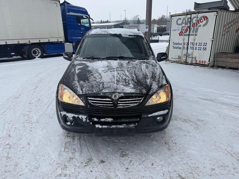 Schwarz Gebraucht 2006 Ssangyong (KGM) Kyron SUV | 2.490 € - Bild 1/4