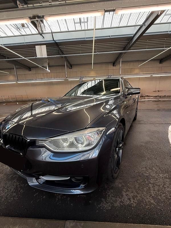 Gebraucht BMW 330 Sport Line 258 PS (189 kW) 2013 Grau Limousine