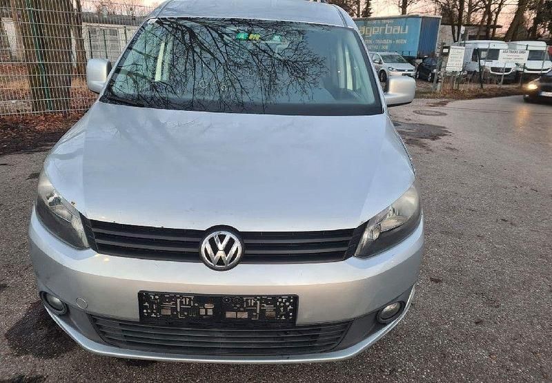 Gebraucht VW Caddy Maxi 102 PS (75 kW) 2011 Silber Van / Kleinbus