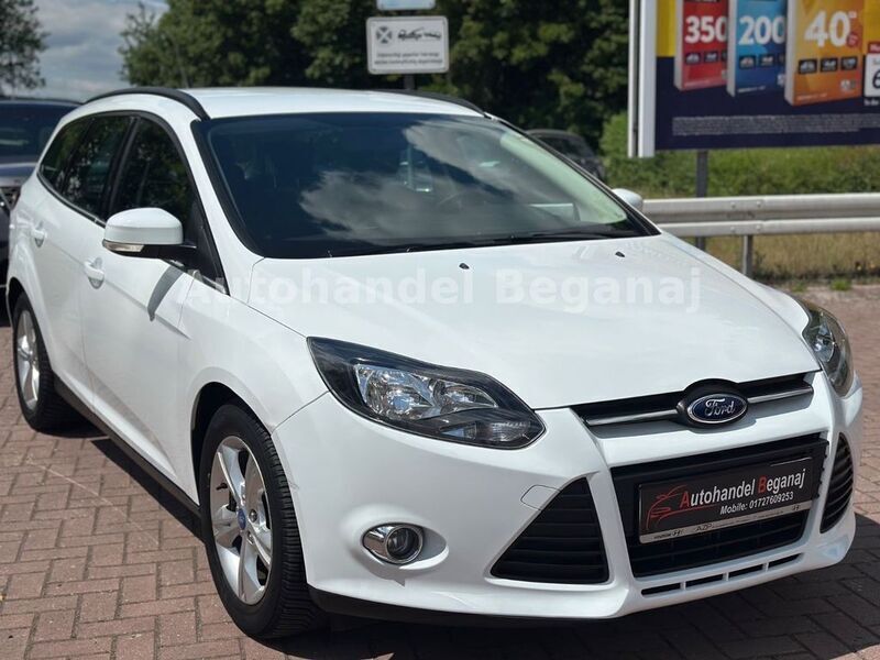 Weiß Gebraucht 2013 Ford Focus Champions Edition Kombi | 5.999 € (Fairer Preis) - Bild 1/4