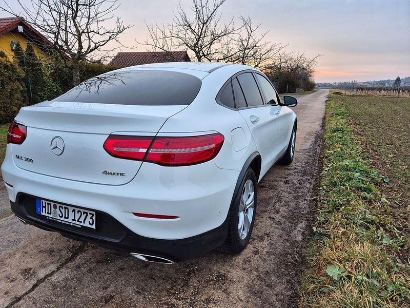 Gebraucht Mercedes GLC300 AMG line 245 PS (180 kW) 2017 Weiß Coupé