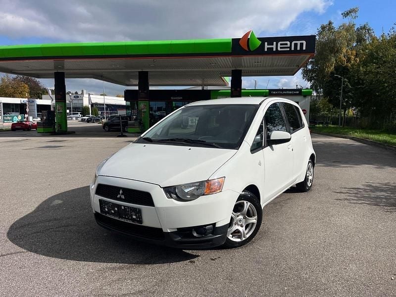 Weiß Gebraucht 2012 Mitsubishi Colt Inform Kleinwagen | 2.499 € (Guter Preis) - Bild 1/4