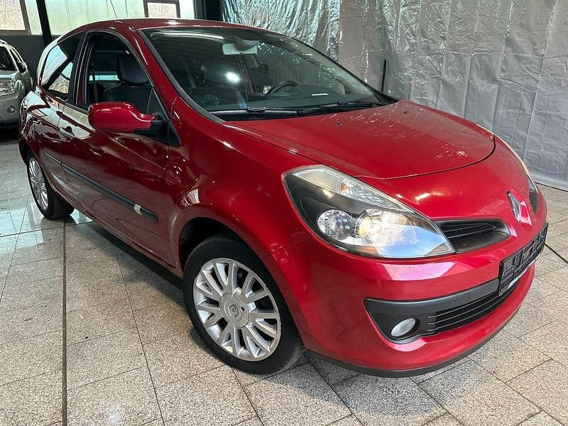 Gebraucht Renault Clio III Exception 101 PS (74 kW) 2009 Rot Limousine