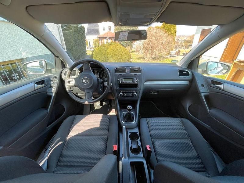 Gebraucht VW Golf VI Trendline 102 PS (75 kW) 2009 Silber Kleinwagen