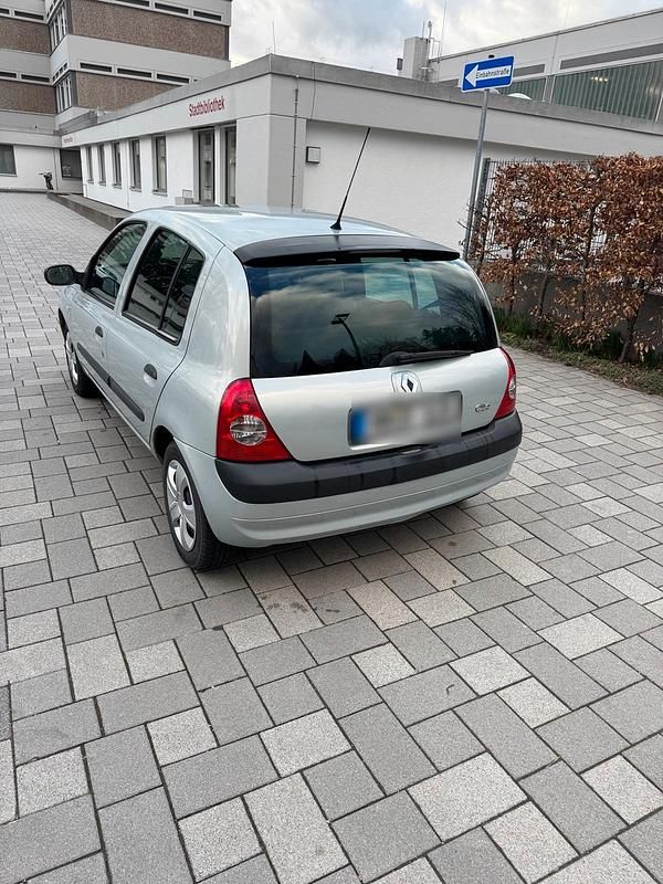 Gebraucht Renault Clio II 75 PS (55 kW) 2003 Silber Kleinwagen