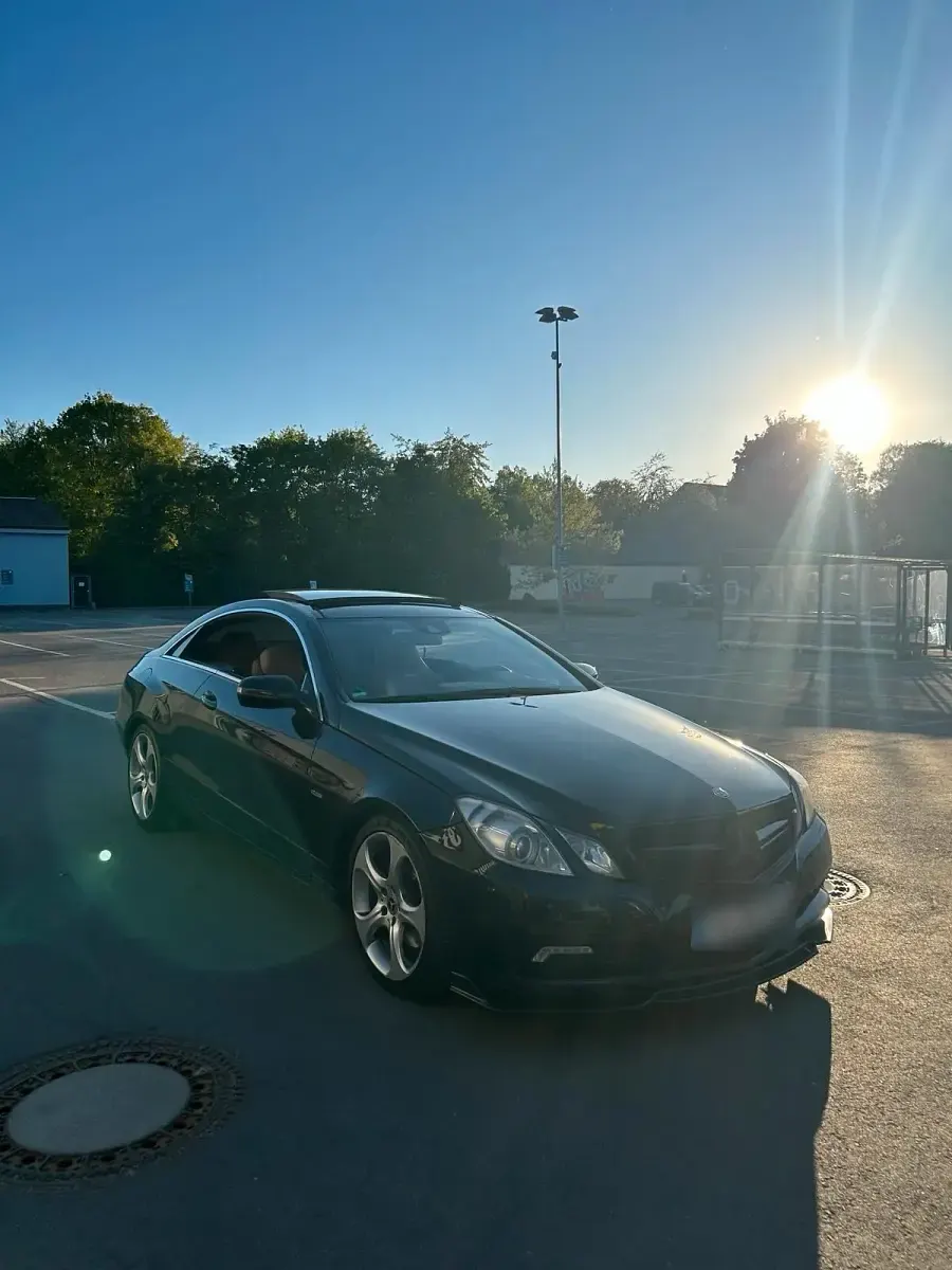 Gebraucht Mercedes E350 AMG line 292 PS (214 kW) 2009 Schwarz Coupé