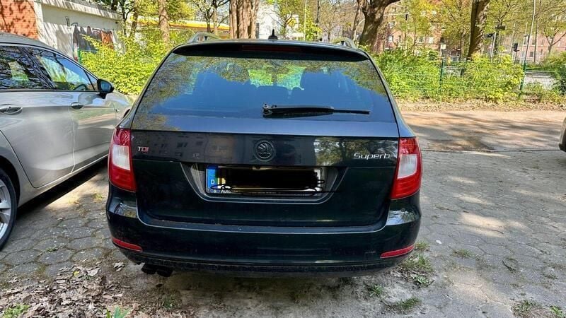 Gebraucht Skoda Superb 170 PS (125 kW) 2012 Schwarz Kombi