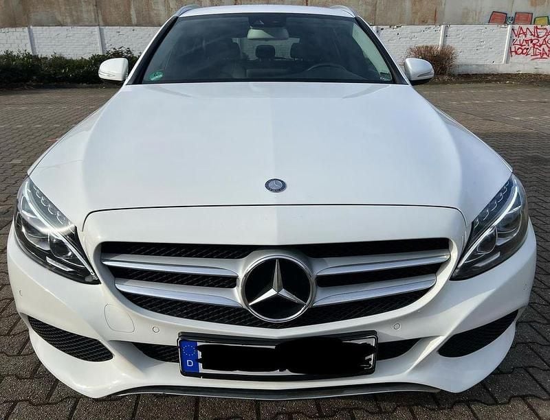 Gebraucht Mercedes C220 Avantgarde 170 PS (125 kW) 2015 Weiß Limousine