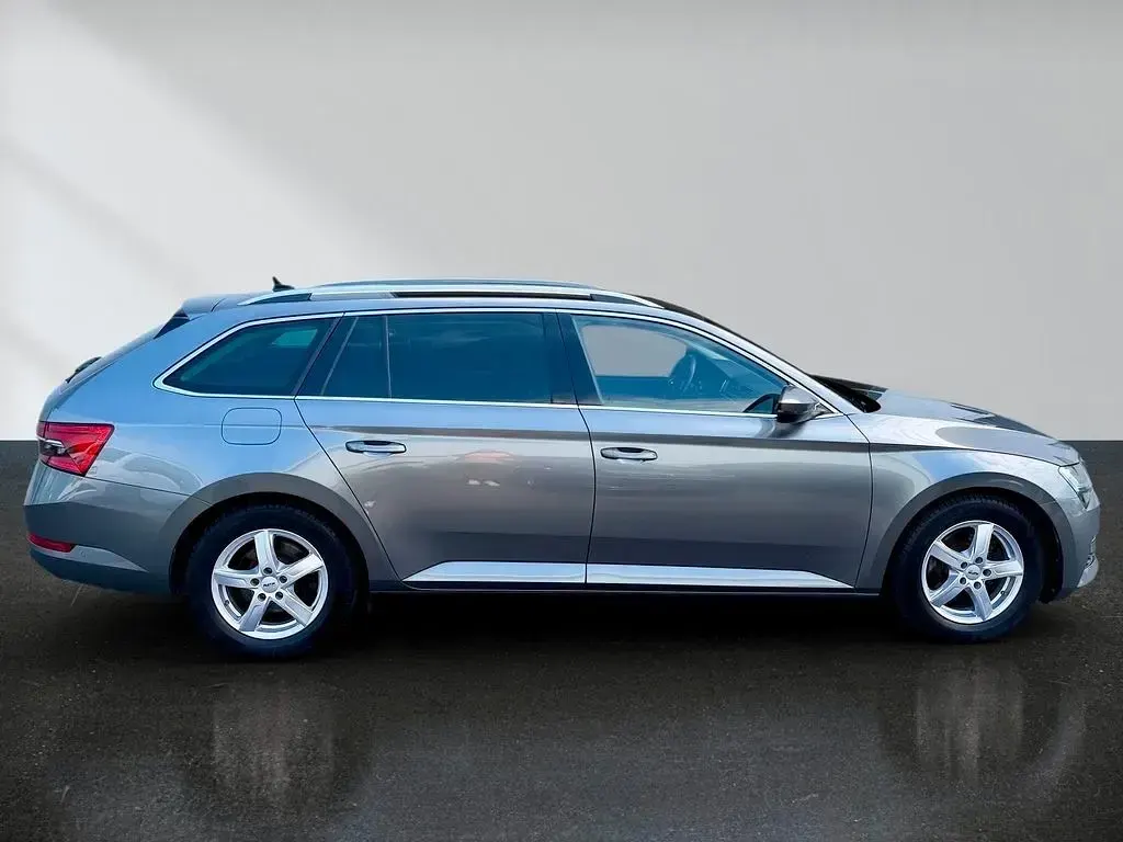 Gebraucht Skoda Superb Premium Edition 150 PS (110 kW) 2022 Graphite grey Kombi