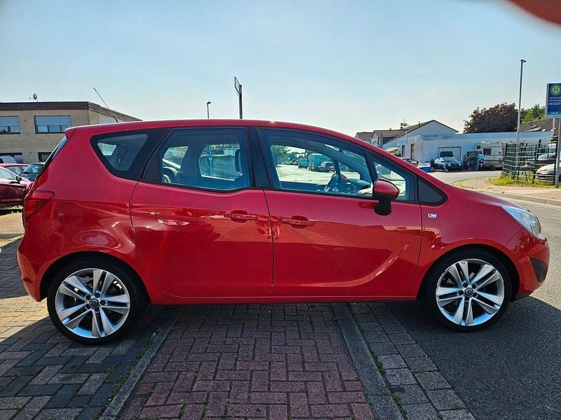 Gebraucht Opel Meriva 101 PS (74 kW) 2010 Rot Van / Kleinbus