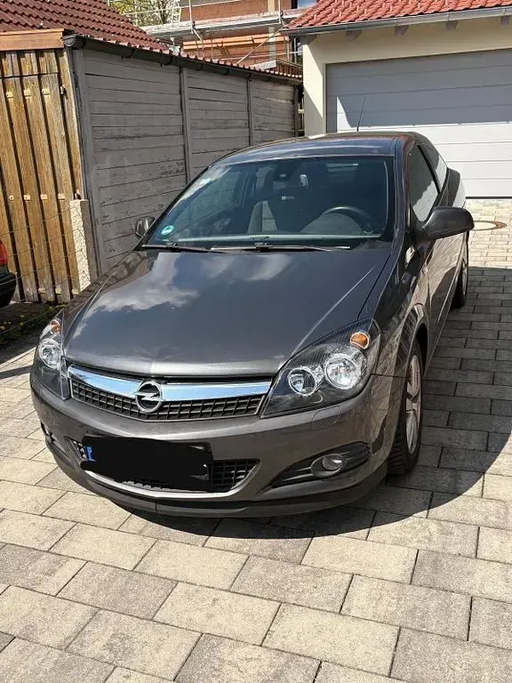 Gebraucht Opel Astra GTC Sport 116 PS (85 kW) 2010 Grau Limousine